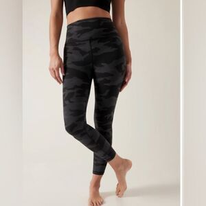 Athleta elation camo 7/8 tights small 405480